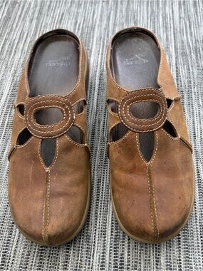 Dansko Brown Leather Mules Clogs Women 40 9.5 Granola Gorpcore Cutout Comfort